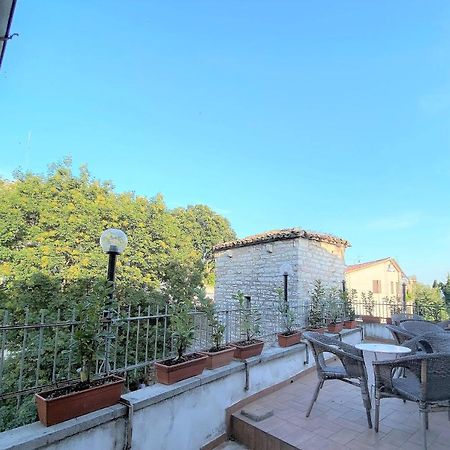 Hotel San Francesco E Il Lupo Губио Екстериор снимка