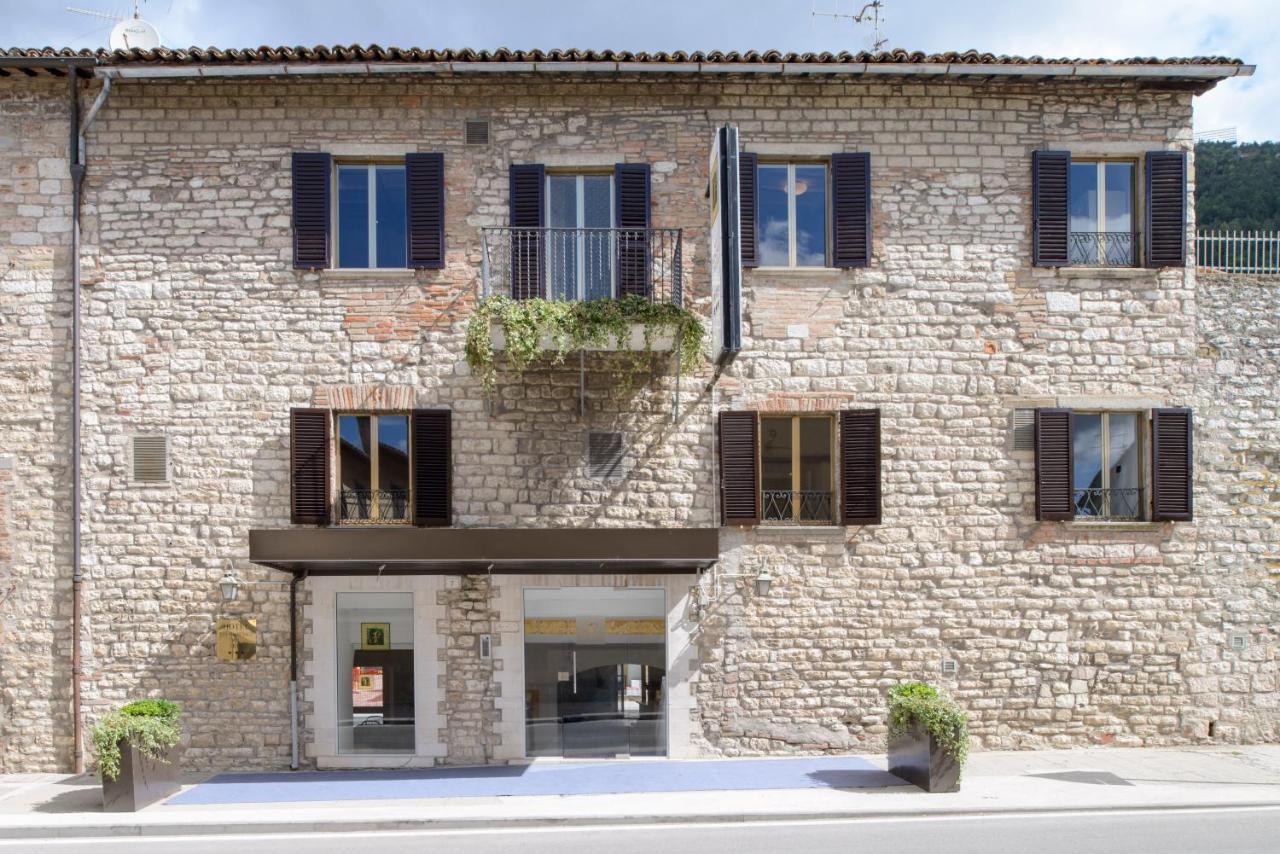 Hotel San Francesco E Il Lupo Губио Екстериор снимка