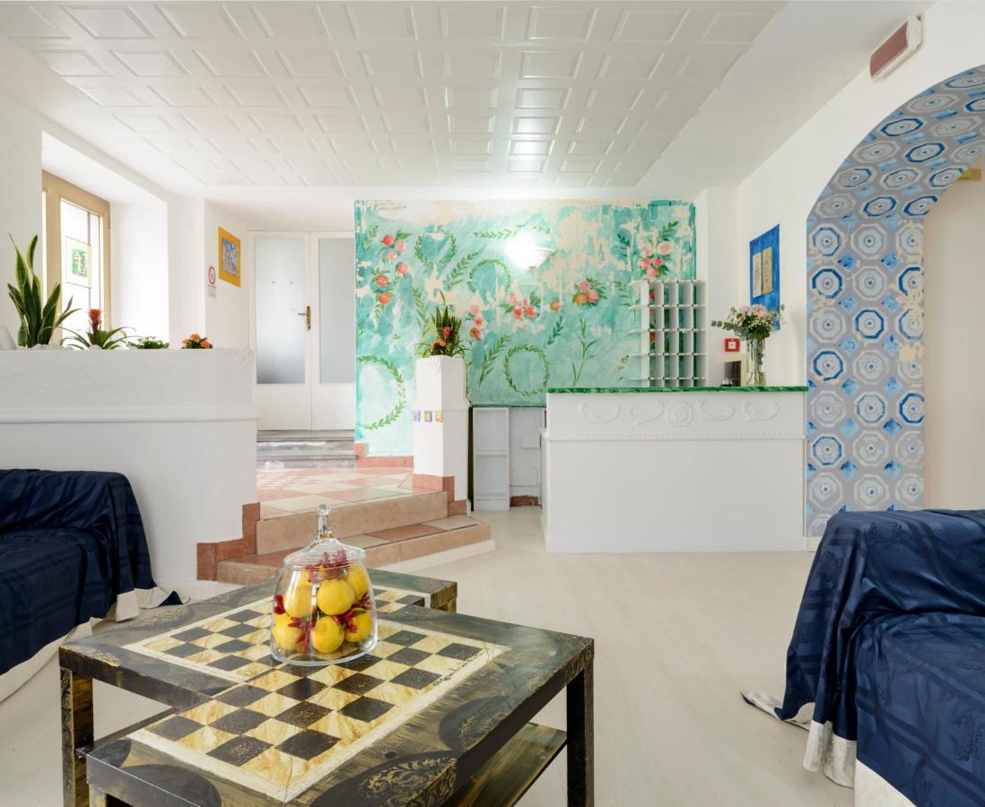 Hotel San Francesco E Il Lupo Губио Екстериор снимка