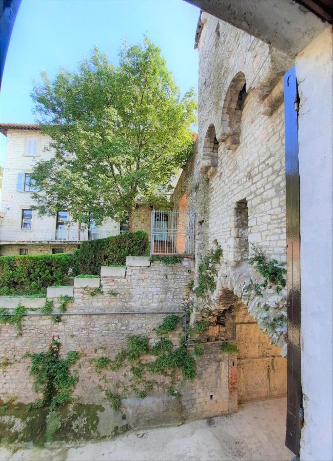 Hotel San Francesco E Il Lupo Губио Екстериор снимка