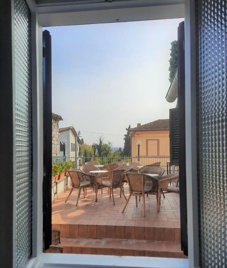 Hotel San Francesco E Il Lupo Губио Екстериор снимка