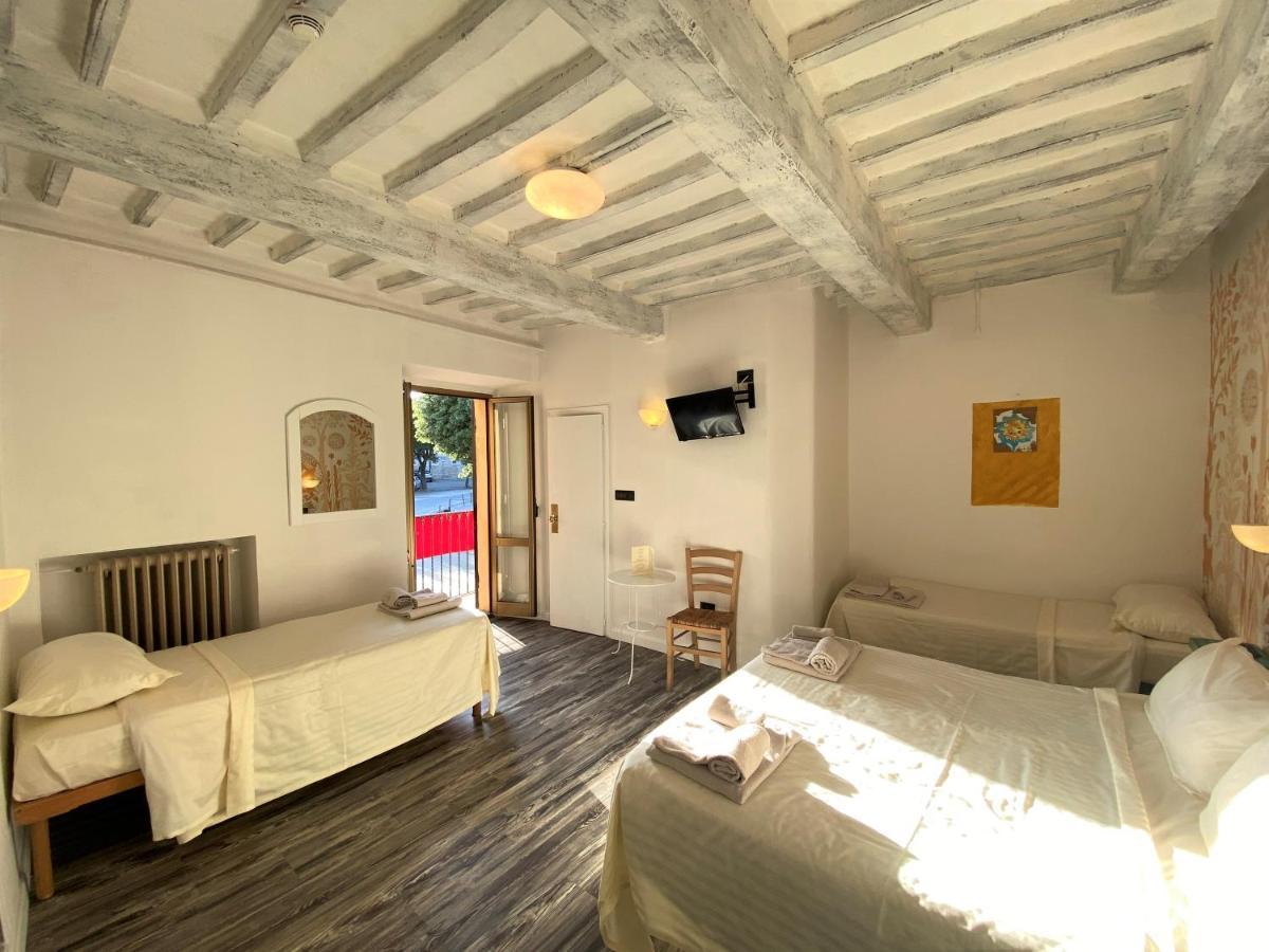 Hotel San Francesco E Il Lupo Губио Екстериор снимка