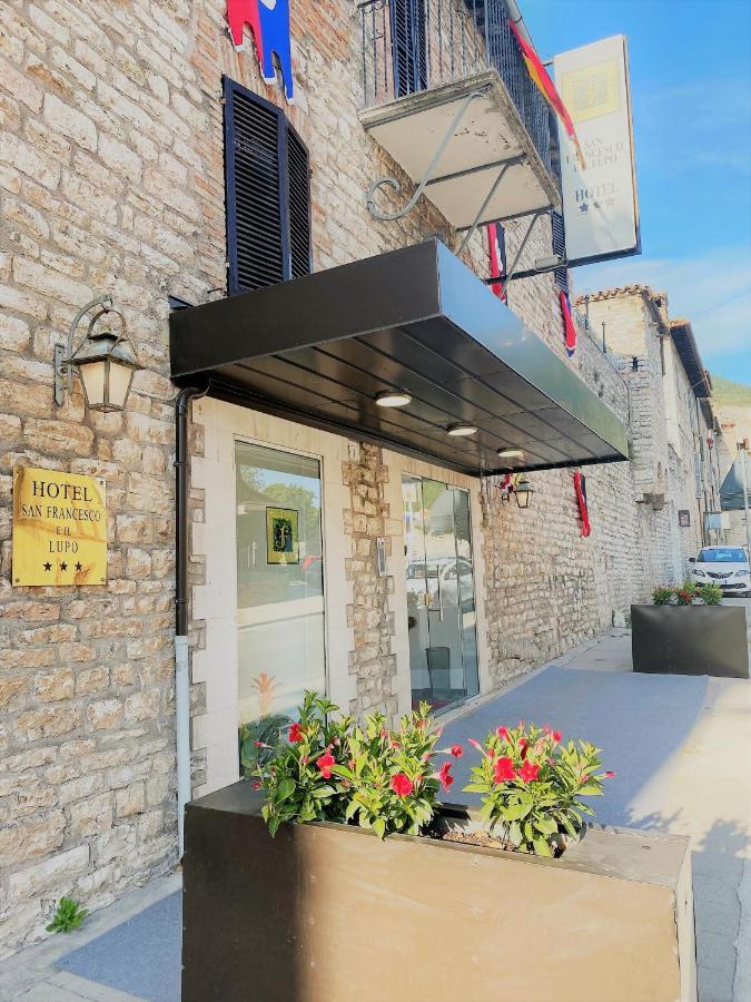 Hotel San Francesco E Il Lupo Губио Екстериор снимка