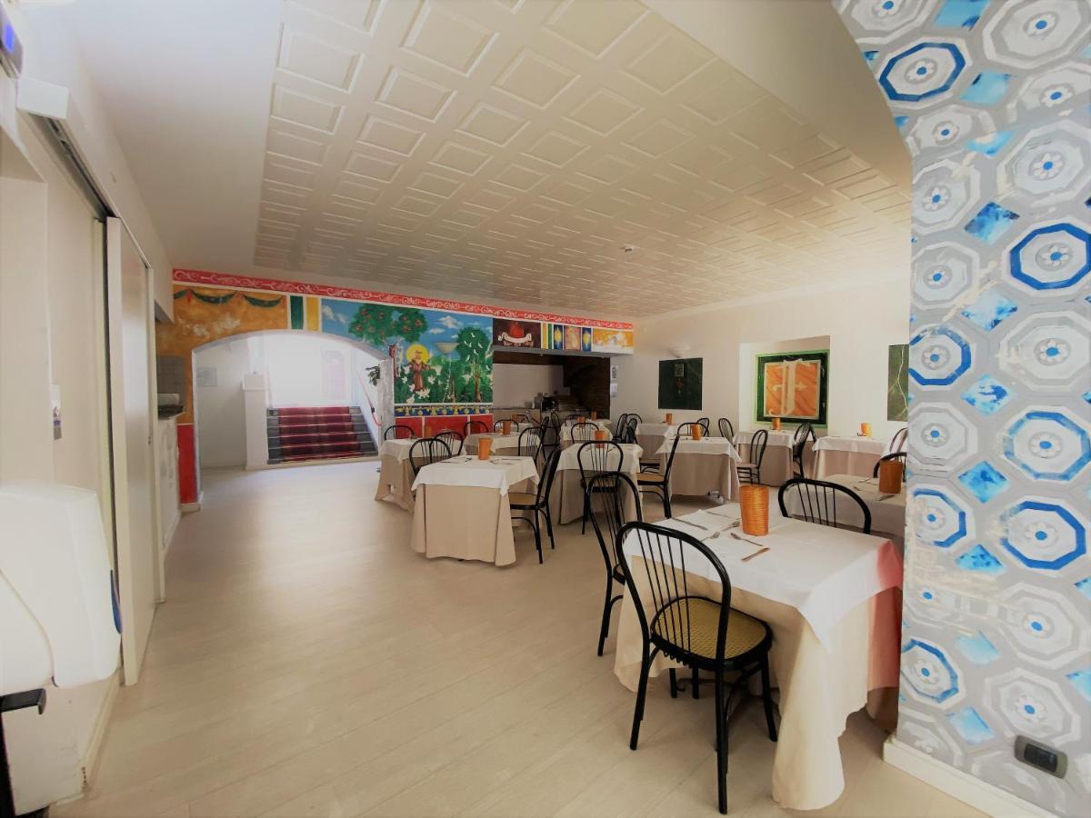 Hotel San Francesco E Il Lupo Губио Екстериор снимка