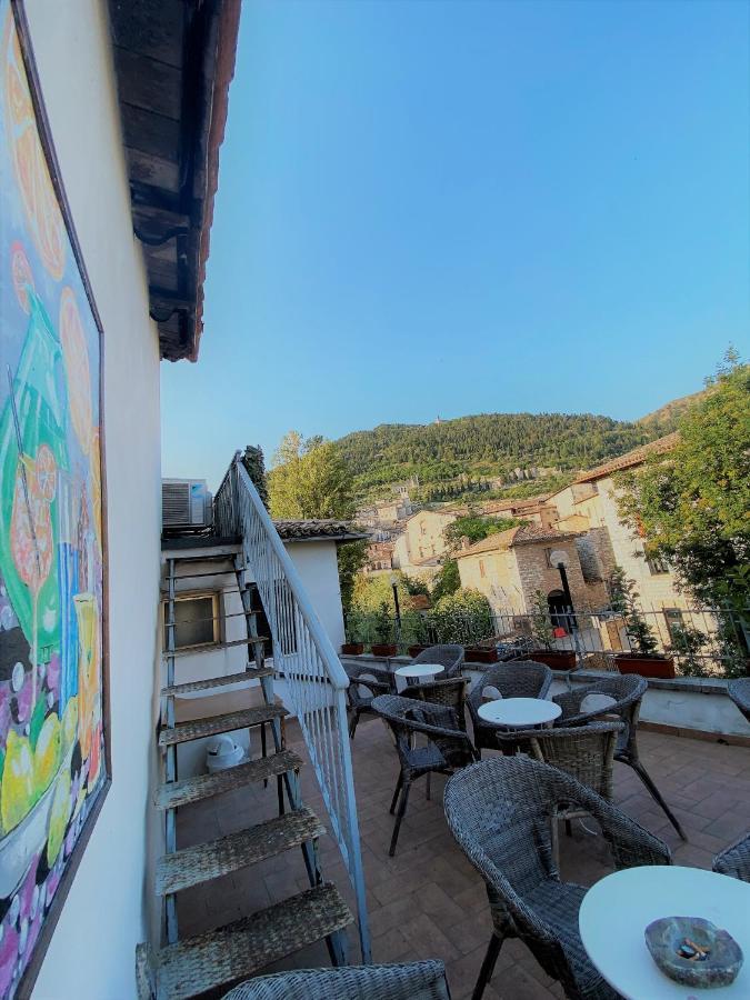 Hotel San Francesco E Il Lupo Губио Екстериор снимка