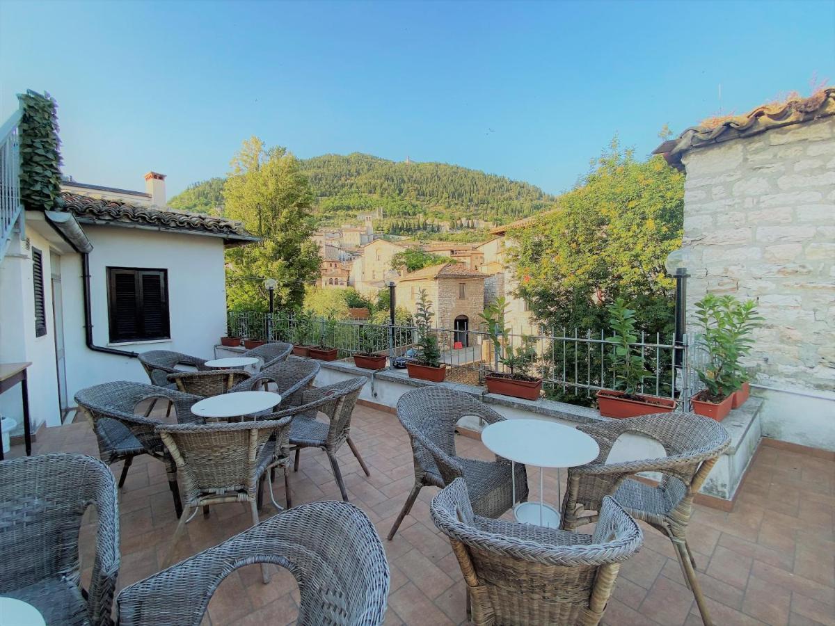 Hotel San Francesco E Il Lupo Губио Екстериор снимка